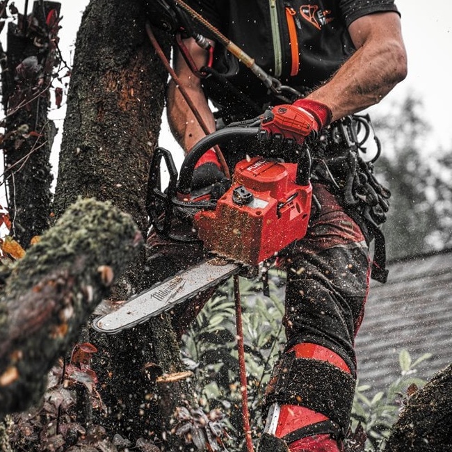 Milwaukee M18 FTHCHS30-0 aku řetězová pila s horní rukojetí a lištou 30 cm bez aku 4933479586
