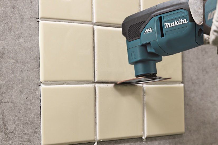 Makita DTM53RTJX1 aku MultiTool s příslušenstvím Li-ion LXT 18V 2x5Ah