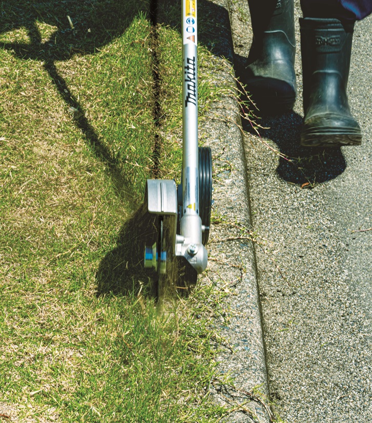 Makita UE001GZ aku zarovnávač trávníku Li-ion XGT 40V,bez aku