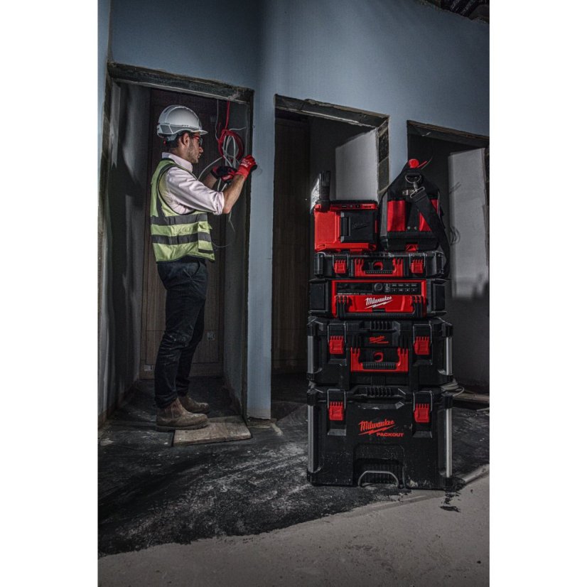Milwaukee M18 POALC-0 Světlo a nabíječka Packout bez aku 4933478120