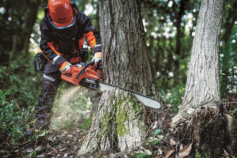 Makita UC030GZ03 aku řetězová pila 500 mm Li-ion XGT 40V bez aku Z
