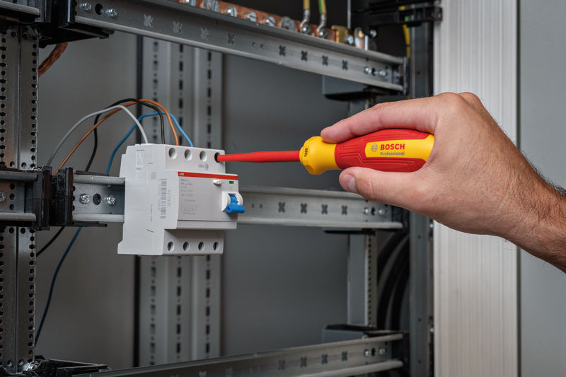 Bosch kombinovaná sada nářadí v kufříku pro elektrikáře 37 ks 1600A02NG4