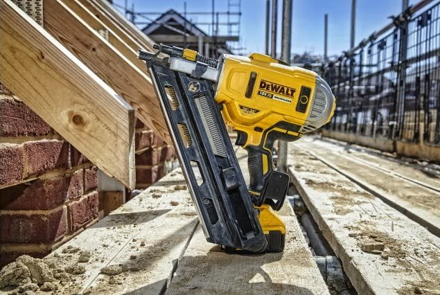 Dewalt DCN692P2-QW Aku hřebíkovačka