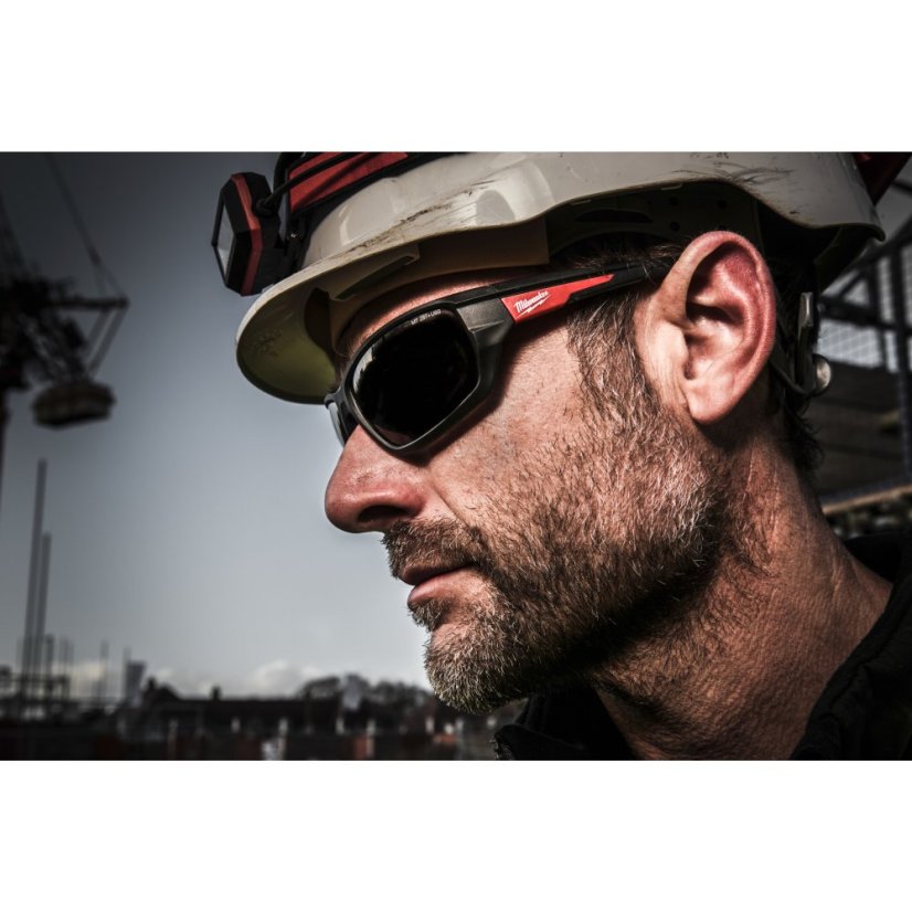 Milwaukee Výkonostní ochranné brýle Tinted Safety Glasses 4932471884