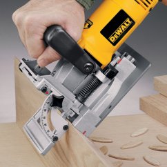 Dewalt DW682K lamelovací frézka 600 W