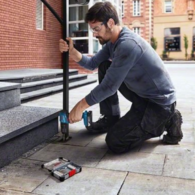 Bosch GSB 185-LI aku příklepový vrtací šroubovák 18V 2x2.0Ah kufr