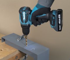 Makita DDF490WVE aku bezuhlíkový šroubovák Li-ion LXTB 18V 2x2 Ah