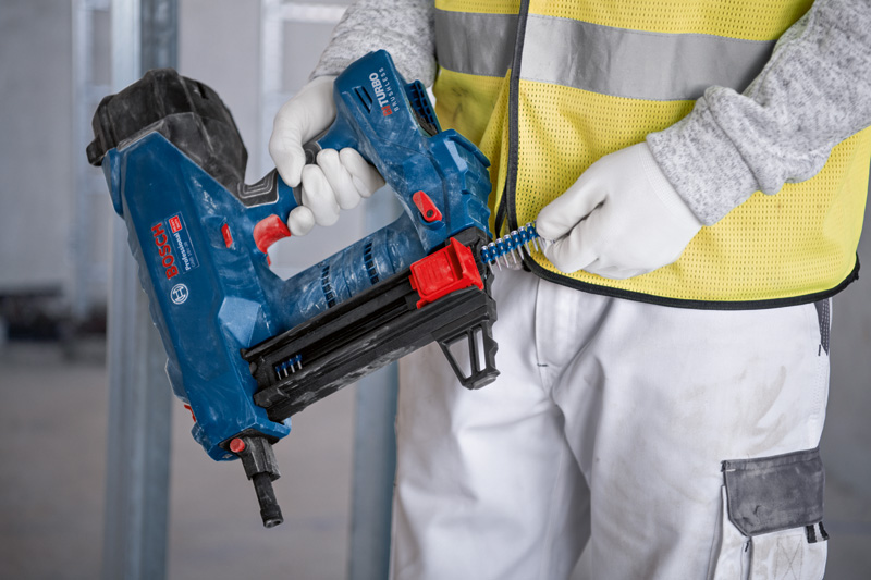 Bosch GNB 18V-38 akumulátorová hřebíkovačka do betonu