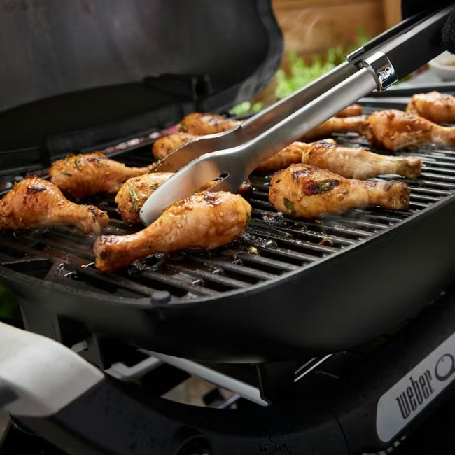 Weber 1501064 Q 2200N plynový gril s postranními stolky a stojanem