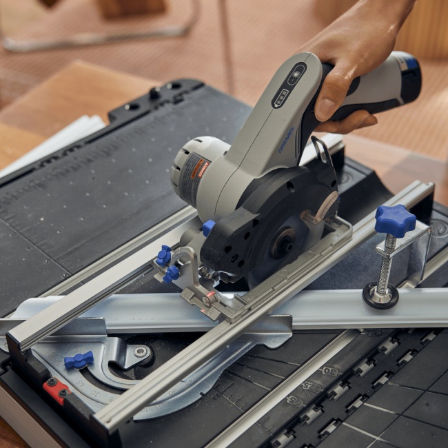 DREMEL CS12V-SC1 aku přenosná stolní kotoučová pila Blueprint 12 V 1x2Ah