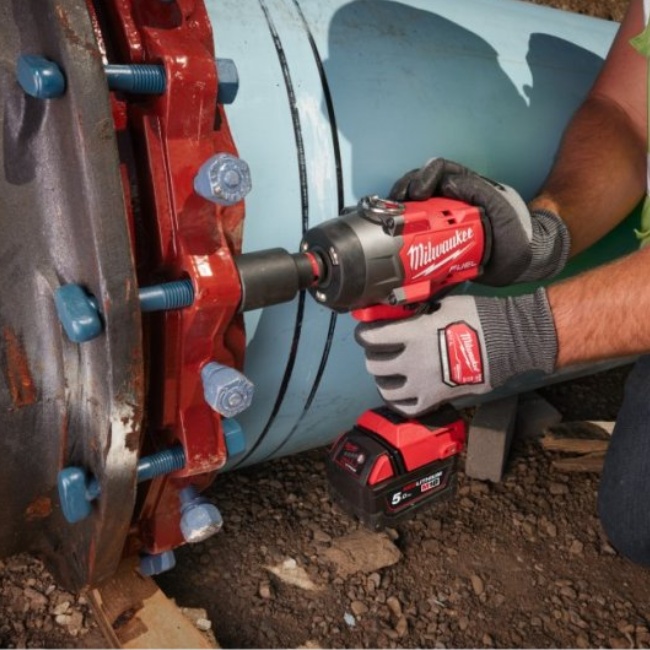 Milwaukee ELVINSET35 M18 FHIW2P12-502X aku rázový utahovák 1/2" 1220 Nm s aretačním čepem + 12 dílná sada šroubováků Tri-lobe 2x 5 Ah M18 B5 4933492786
