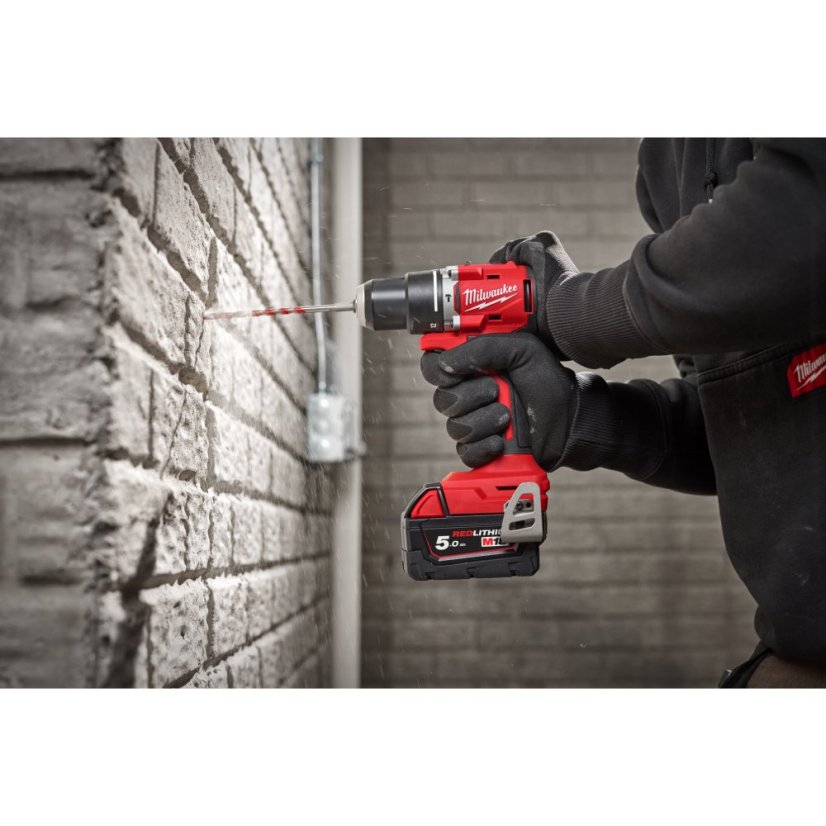 Milwaukee M18 BLPDRC-502C aku příklepová vrtačka 2x5Ah 4933492826