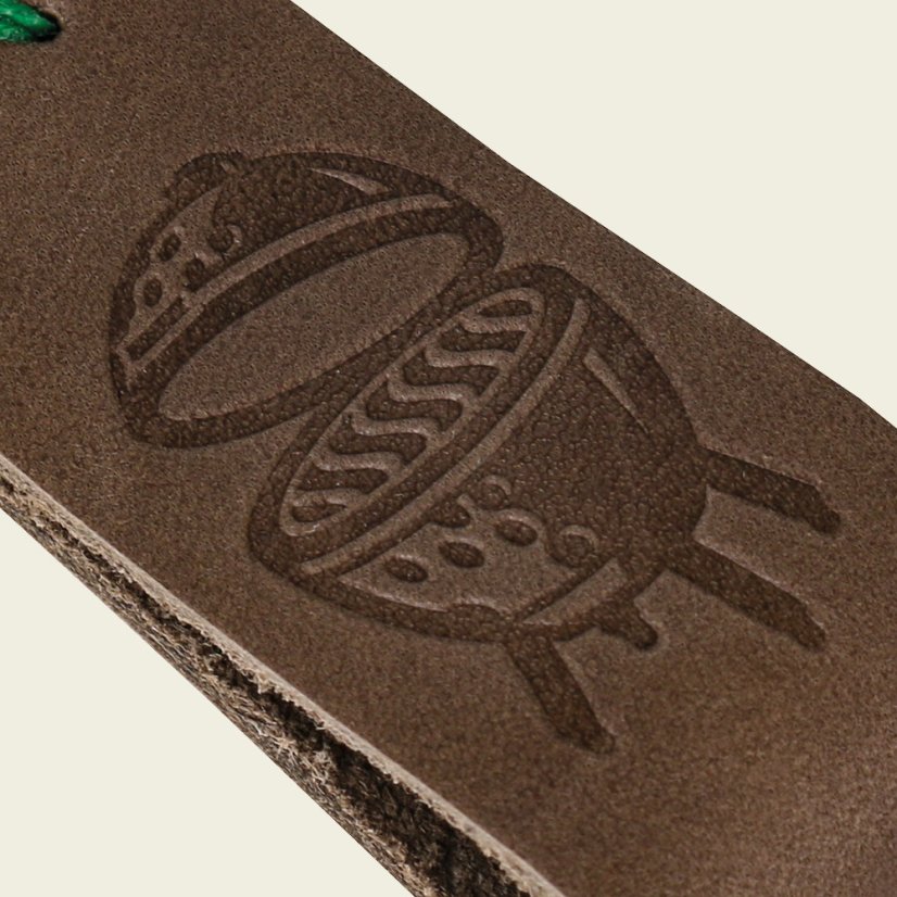 Big Green Egg kožená klíčenka s karabinou 123657