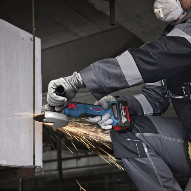 Bosch GSR 18V-45+GWS 18V-8 aku sada nářadí 18V 2x 4Ah 0615A5007N