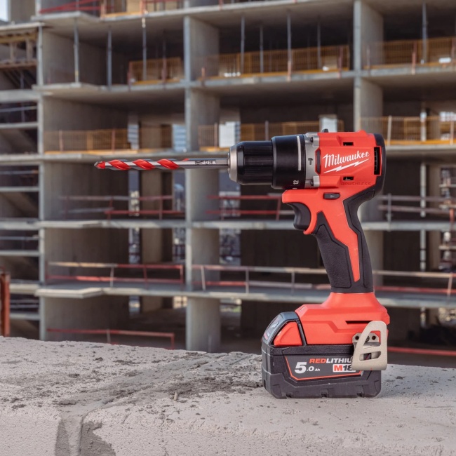 Milwaukee ELVINSET19 M18 BLPDRC aku příklepová vrtačka + 2x 5Ah M18B5