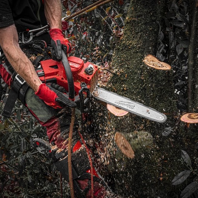Milwaukee M18 FTHCHS30-0 aku řetězová pila s horní rukojetí a lištou 30 cm bez aku 4933479586
