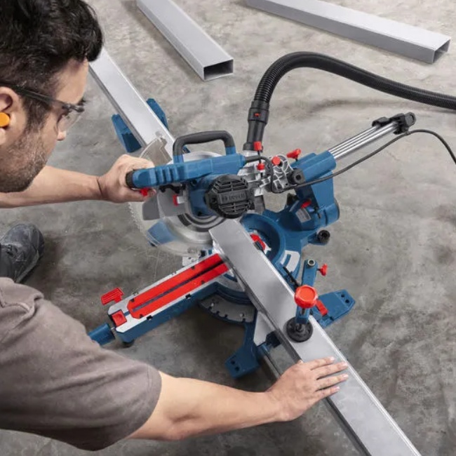 Bosch GCM 305-216S kapovací a pokosová pila 0601B61000