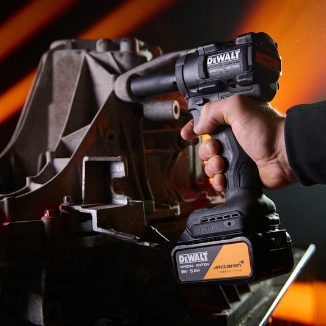 Dewalt DCK5222MP3T aku sada nářadí  DCD86M + DCF86M + DCF92M + DCF99M + DCG45M edice McLaren 18V 3x5Ah