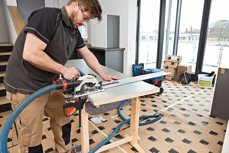 BOSCH GKS 18V-57G  akumulátorová okružní pila bez aku