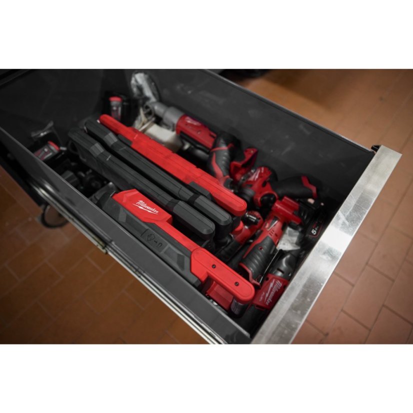 Milwaukee M18 ABL-0 plošné světlo s výložníkem bez aku 4933498147