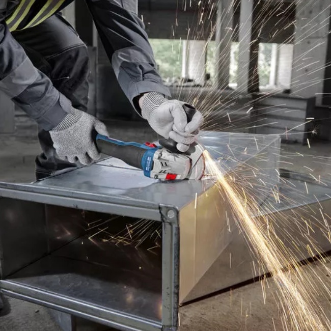 Bosch GSR 18V-45+GWS 18V-8 aku sada nářadí 18V 2x 4Ah 0615A5007N