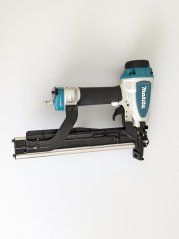 Makita AT2550A-V pneumatická sponkovačka 25mm VRÁCENO ZÁKAZNÍKEM, ROZBALENO