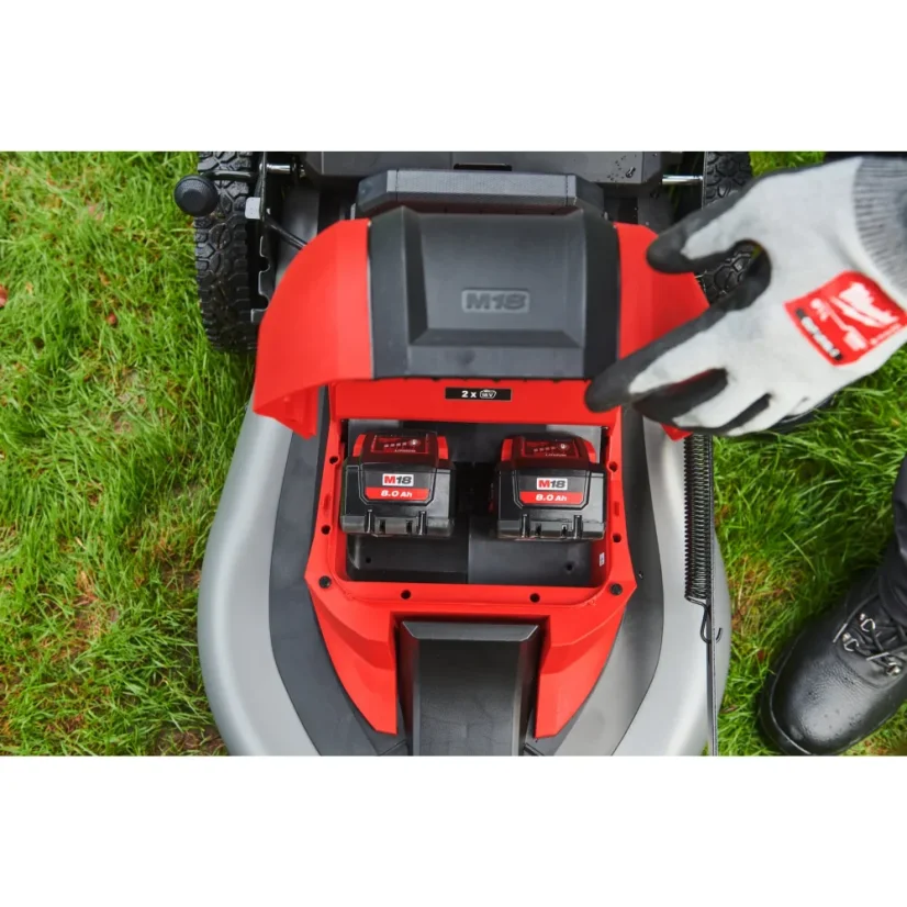 Milwaukee M18 FUEL™ sekačka s pojezdem 46 cm na dva akumulátory