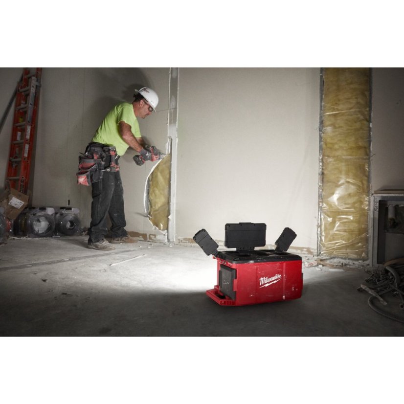 Milwaukee M18 POALC-0 Světlo a nabíječka Packout bez aku 4933478120