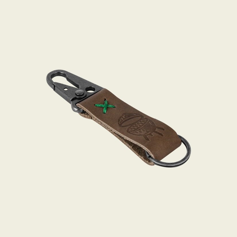 Big Green Egg kožená klíčenka s karabinou 123657