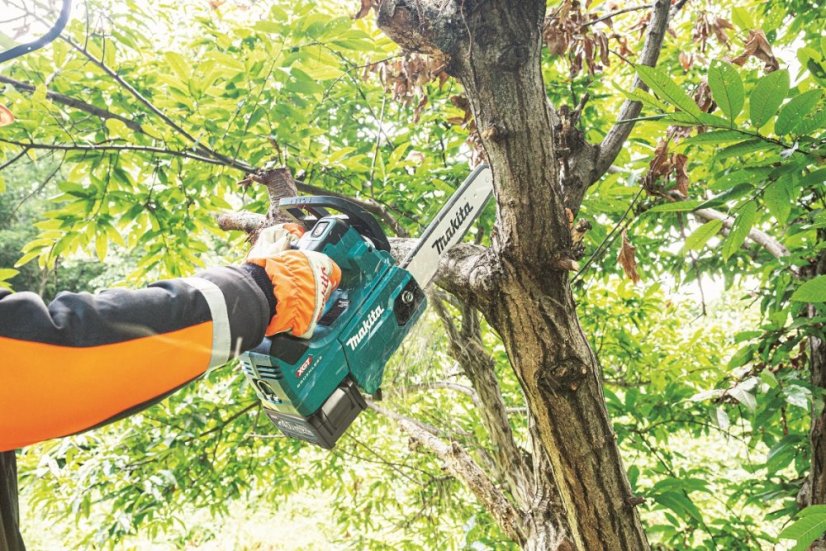 Makita UC003GM102 aku řetězová pila 300 mm Li-ion XGT 40V 1x4,0Ah