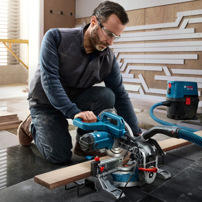 Bosch GCM 216 kapovací a pokosová pila s laserem